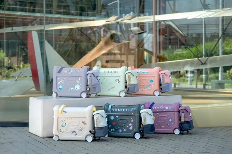 Stokke® JetKids™ BedBox™ กระเป๋าเดินทาง ขี่ได้ ลากได้ ถือขึ้นเครื่องบินได้ สำหรับเด็ก — รูปประกอบ 2